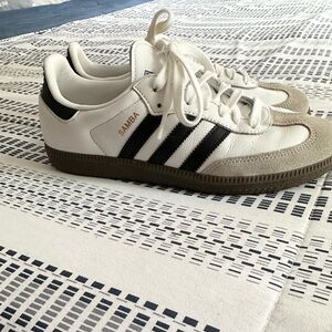 Women’s Sambas size 7